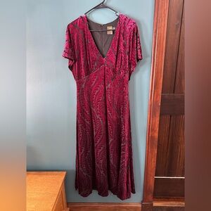 Taylor Burgundy and Black Maxi Dress